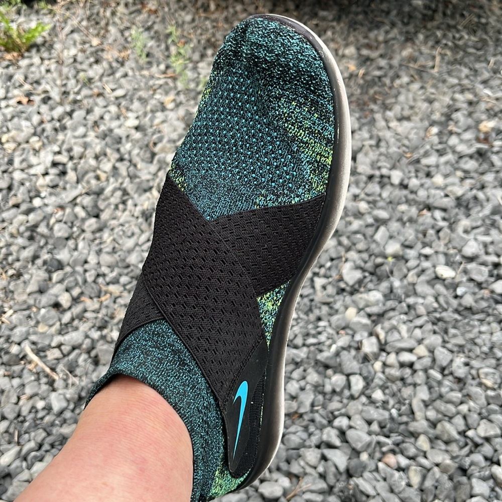 Nike Run Fly knit  Black and Teal Cross-Strap Sneakers